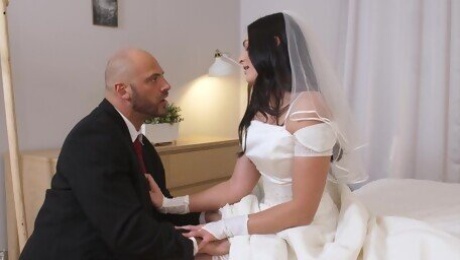 Brunette bride gets laid with her father-in-law right on the wedding day