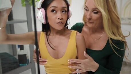 Wendy Raine and Jade Kimiko sneaky lesbian sex